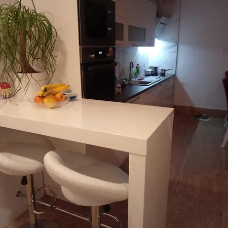 Katarina Za 6 Osoba شقة