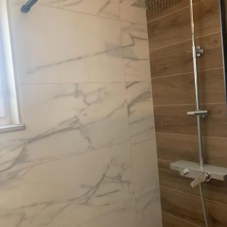 Katarina Za 6 Osoba ماكارسكا